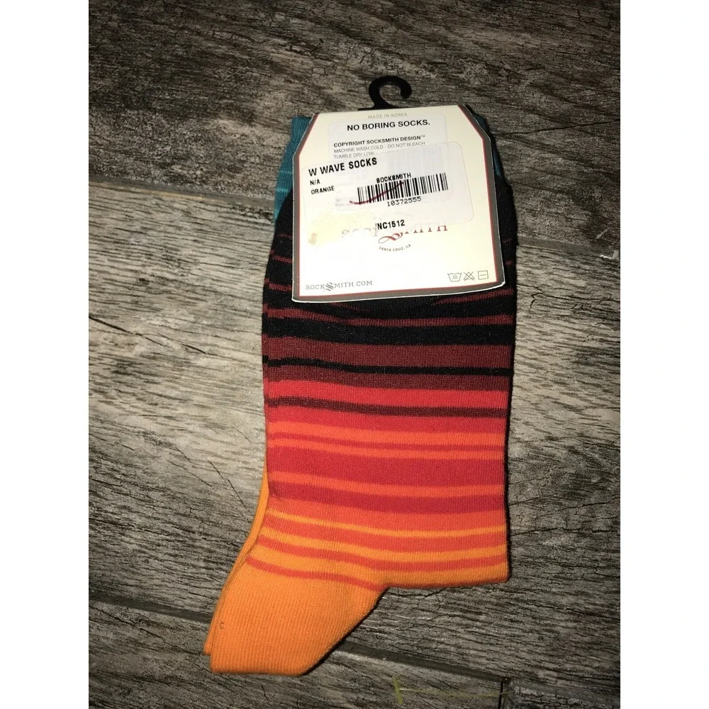 New Socksmith Women's Crew Socks Catch A‎ Wave Surfer Ocean Orange One Size